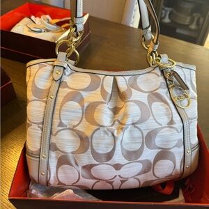 Coach Signature Beige and Gold Women's Bag | Vintage 2000s Y2k